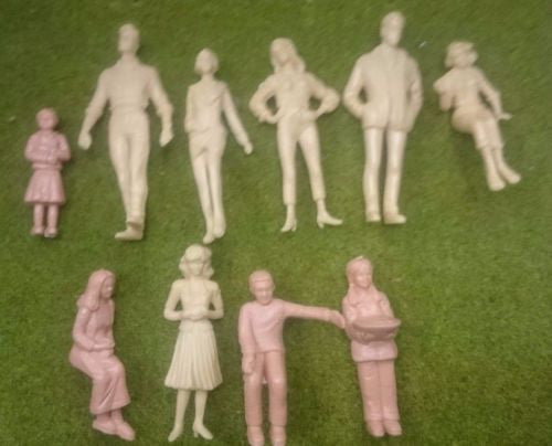 1:25 Scale Model Figures - Painted or Unpainted - Pack of 5, 10 or 20